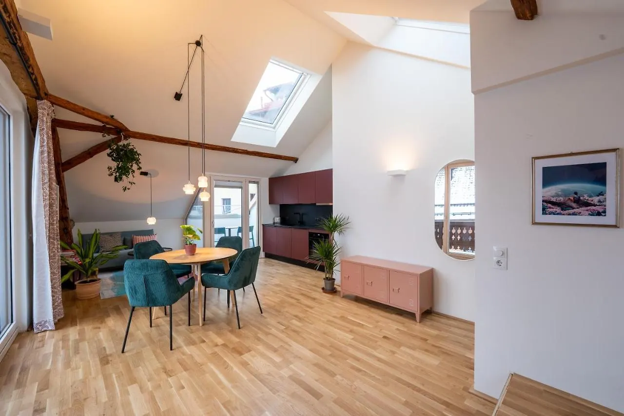 Noas Home Innsbruck 0*,  Austria