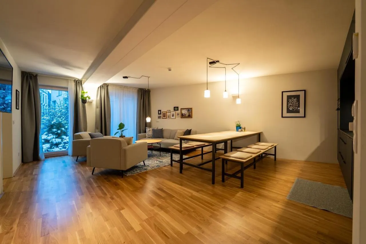 Noas Home Innsbruck 0*,  Austria